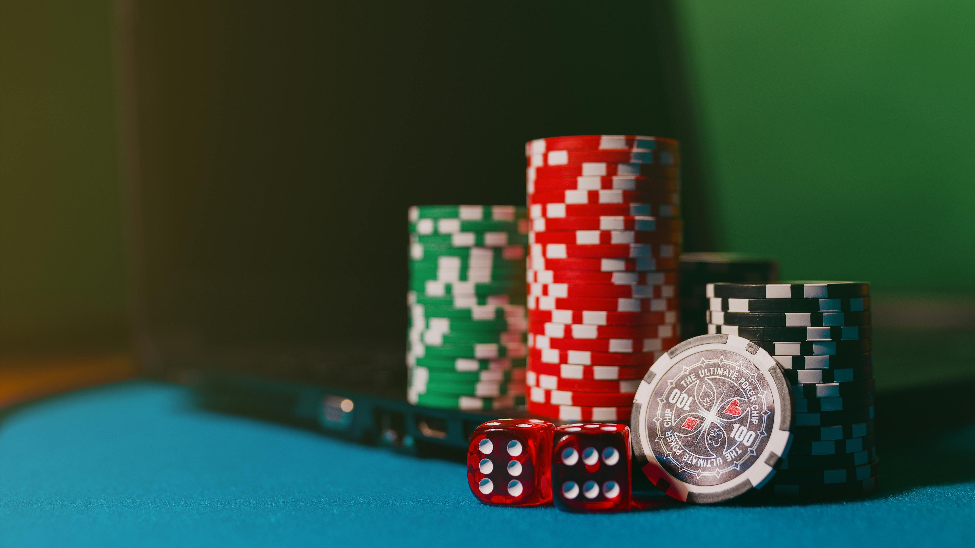 Live casino table interface onkyplay showing baccarat cards and dealer